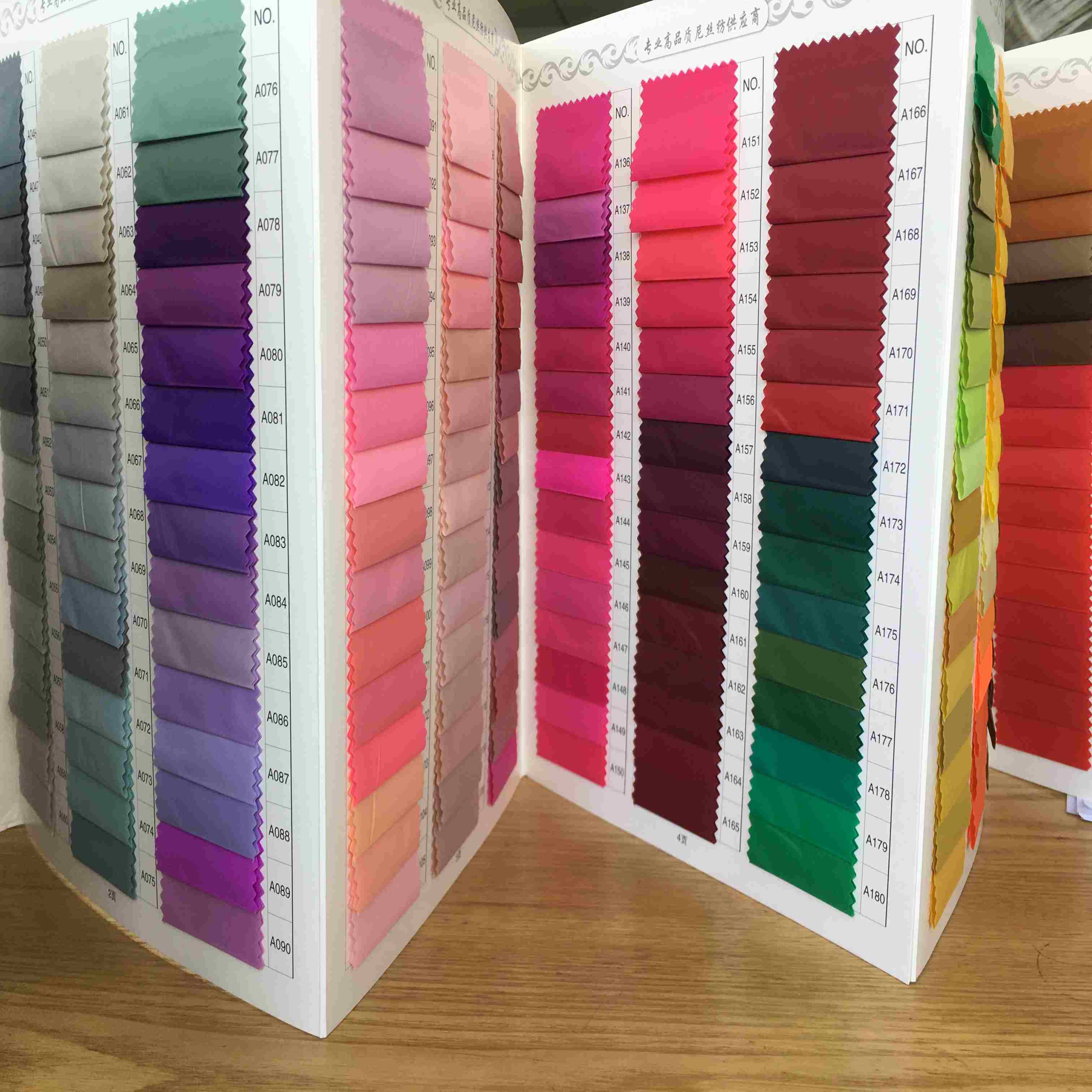 2023 Factory price 380 T 20D plain dyed 100%nylon 35GSM 38gsm taffeta 20d 40d wholesale for Garment Lining down jacket fabrics