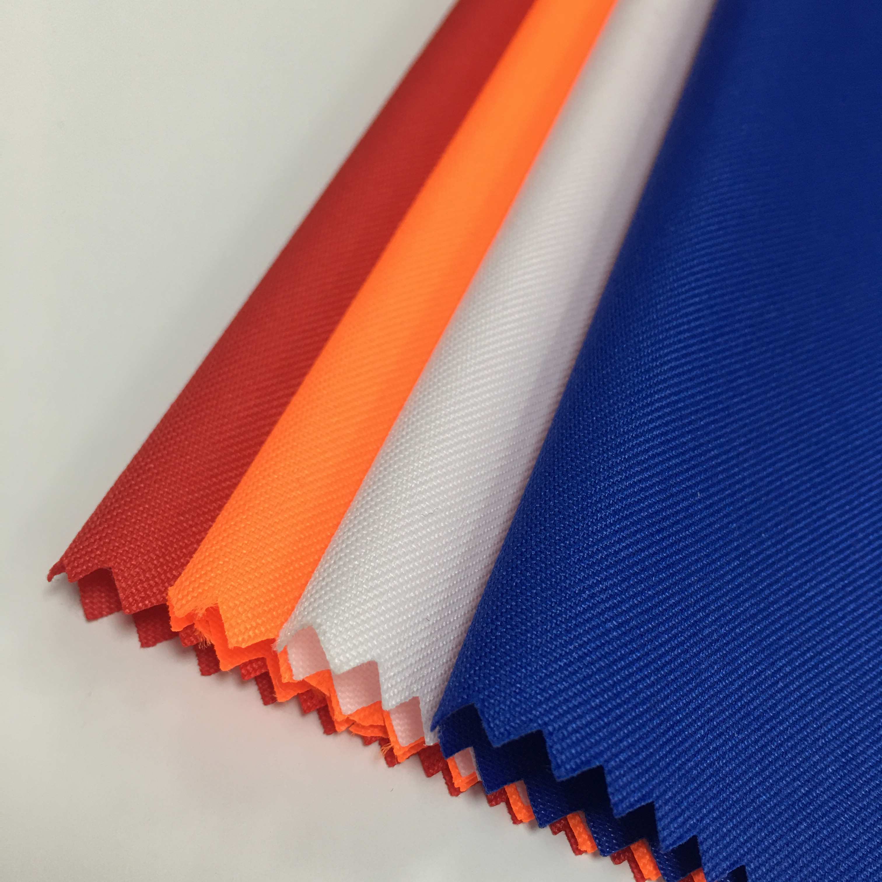 High Quality woven Twill DTY W/R whit PU coating 400 mm gabardine 100 % Polyester 135gsm use for jacket and dust coat fabrics